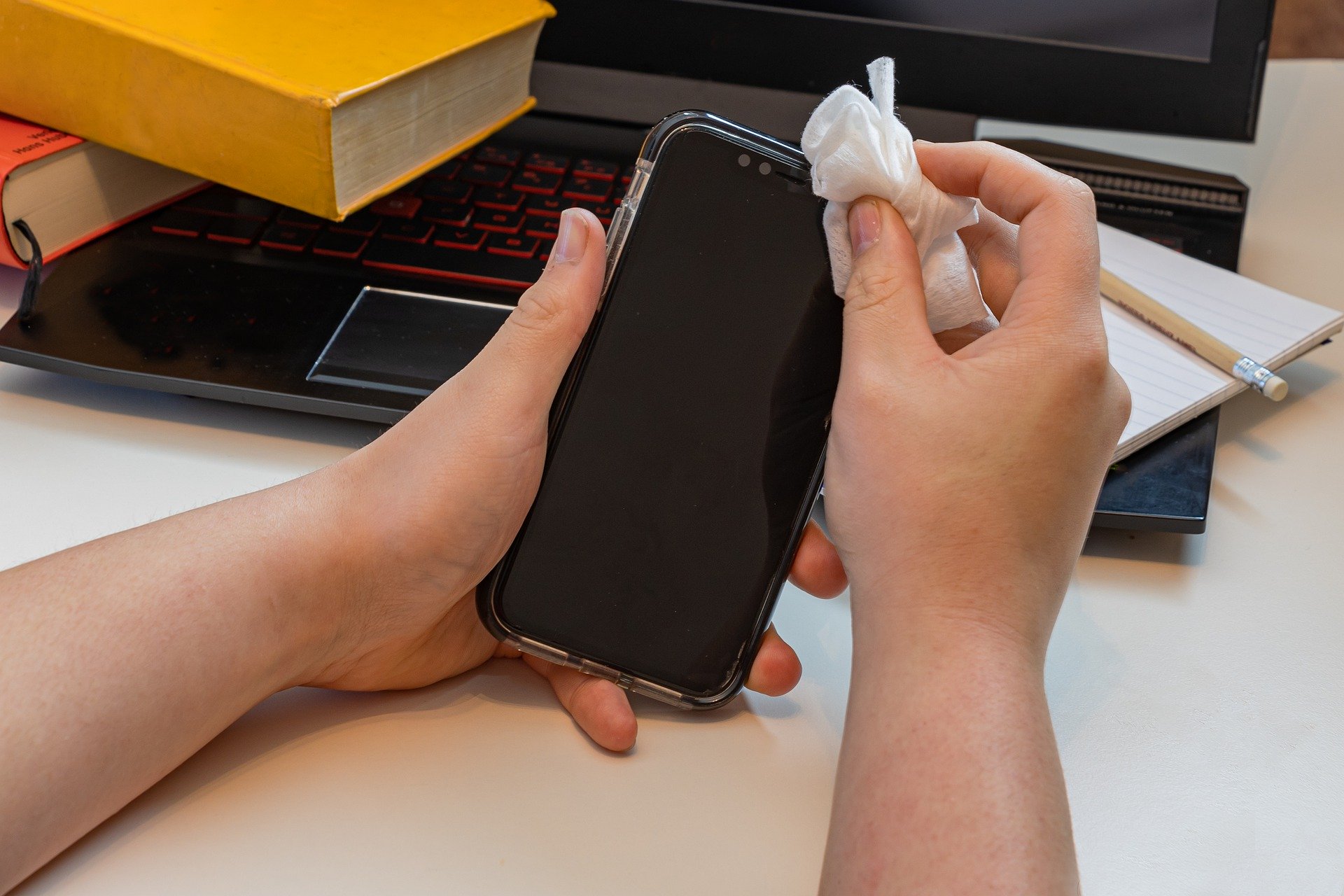 Как чистить экран смартфона? - изображение новостей на imei.info